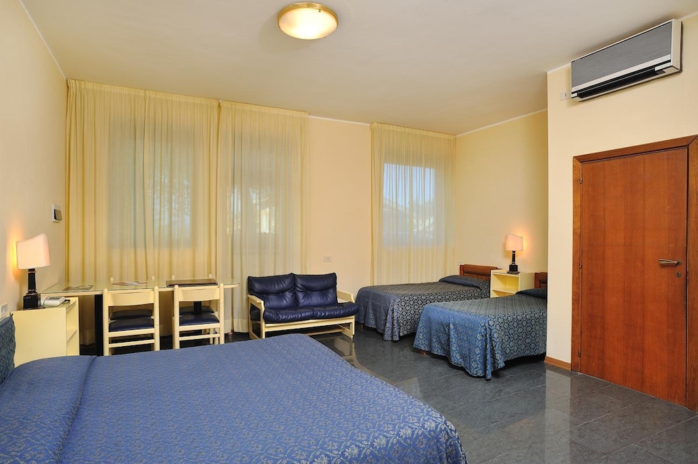 Quadruple Room - Photo 5