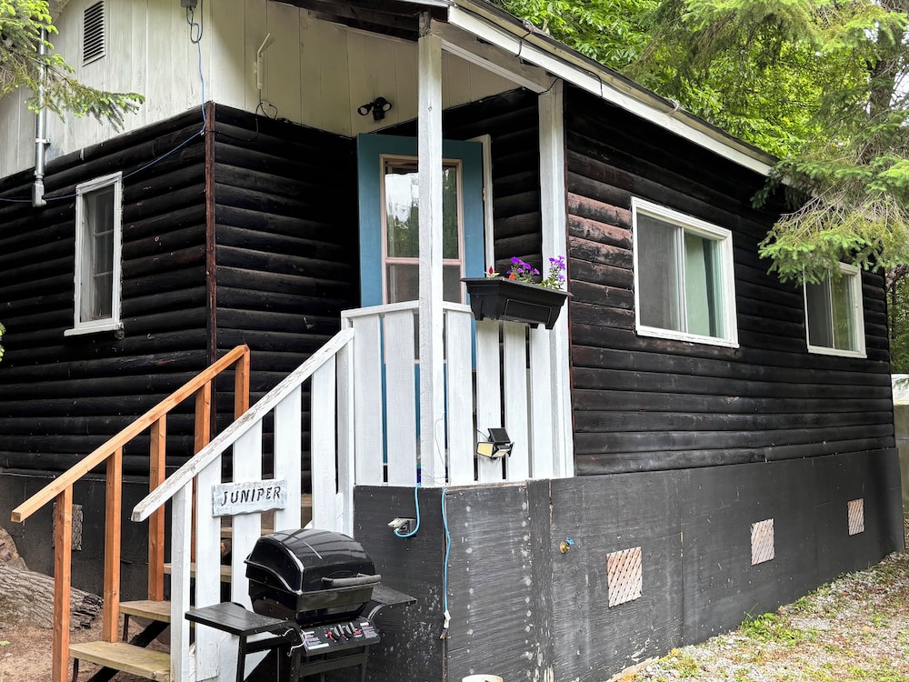Classic Cottage, 2 Queen Beds, Lake View