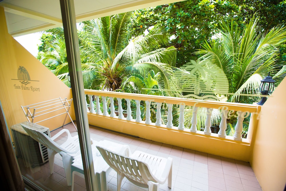 Superior Balcony thumbnail 5