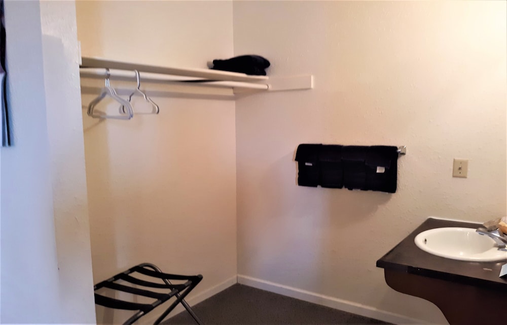Room, 3 Bedrooms photo 3