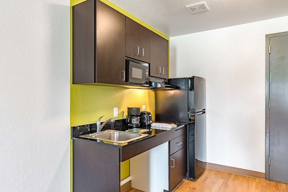 Deluxe Suite, 2 Queen Beds, Non Smoking, Kitchenette - Photo 13