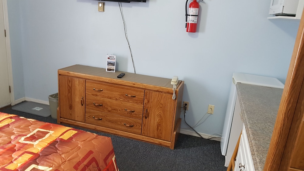 Basic Room, 1 Queen Bed, Accessible, Hill View photo 3