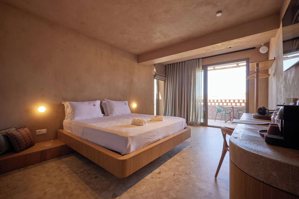 Standard Suite - Photo 14