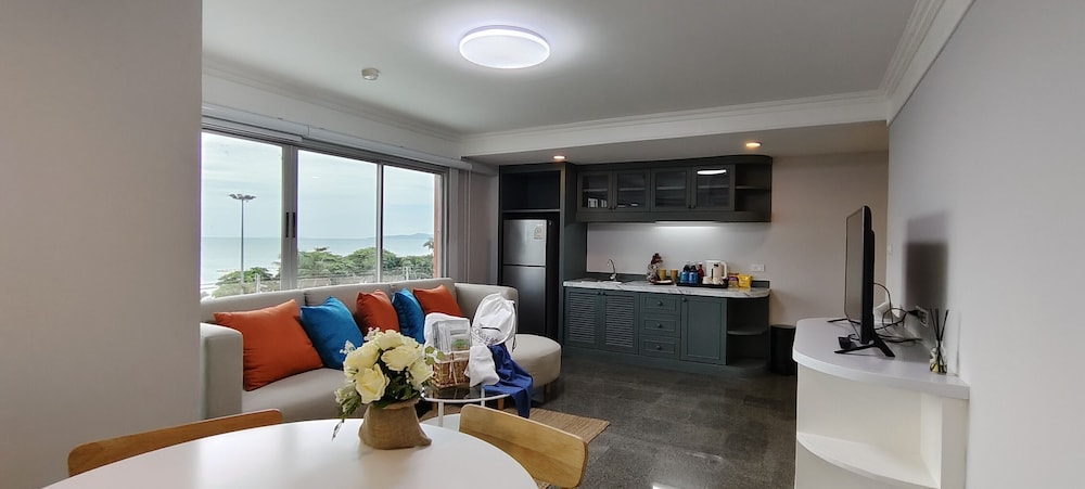 Family Room - Photo 17