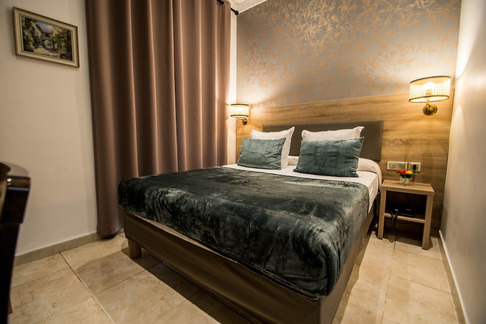 Double / Single Room - Photo 1