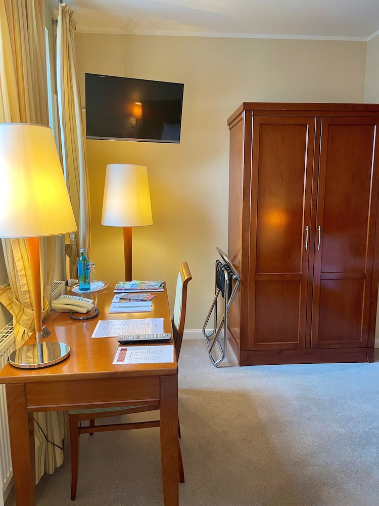 Classic Double Room, Private Bathroom photo 3