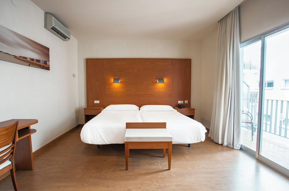 Standard Twin Room, Balcony - Photo 5
