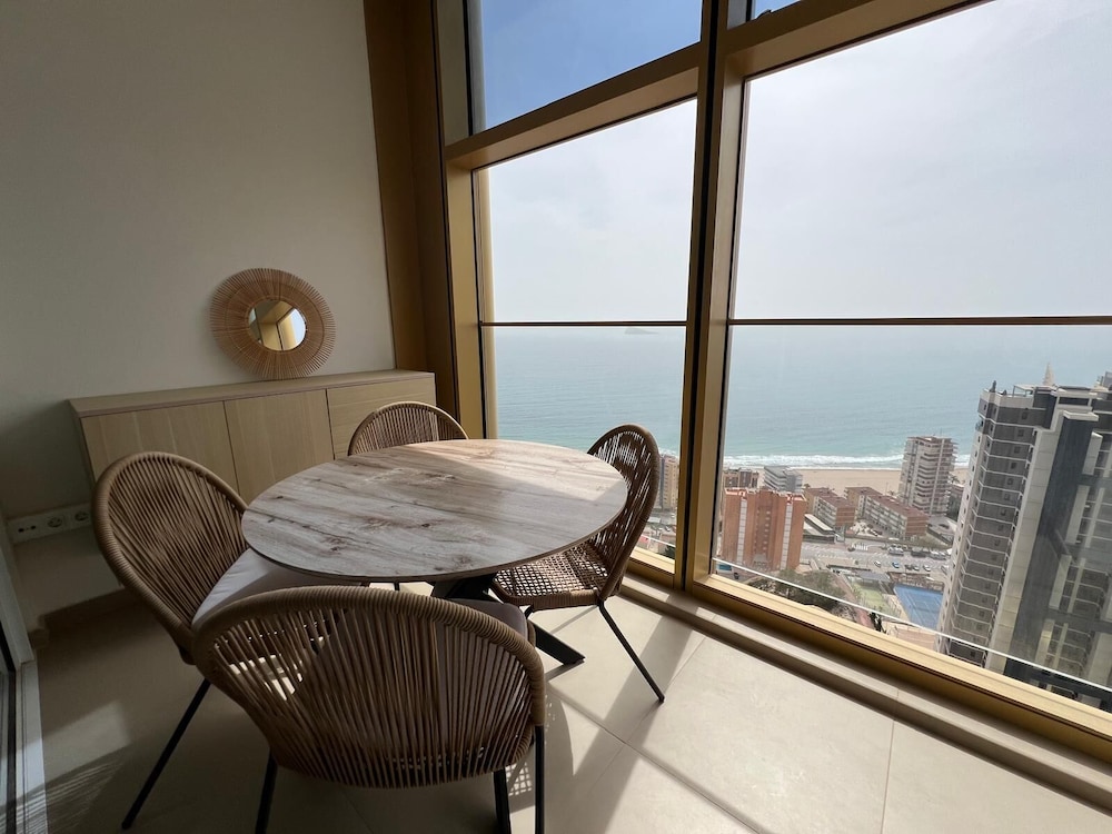City Suite, Sea View