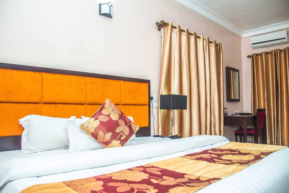 Standard Room, 1 Queen Bed photo 3