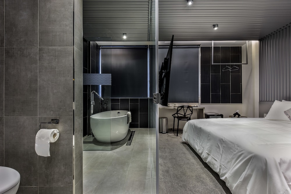 Grand Double Room, 1 Queen Bed, Bathtub, City View (2F)