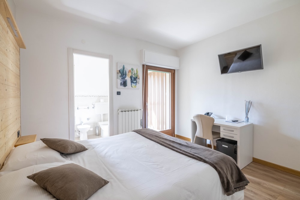 Classic Double or Twin Room, Mountain View photo 2