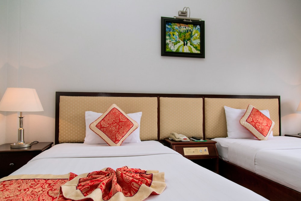 Standard Room, 1 King Bed - Photo 7