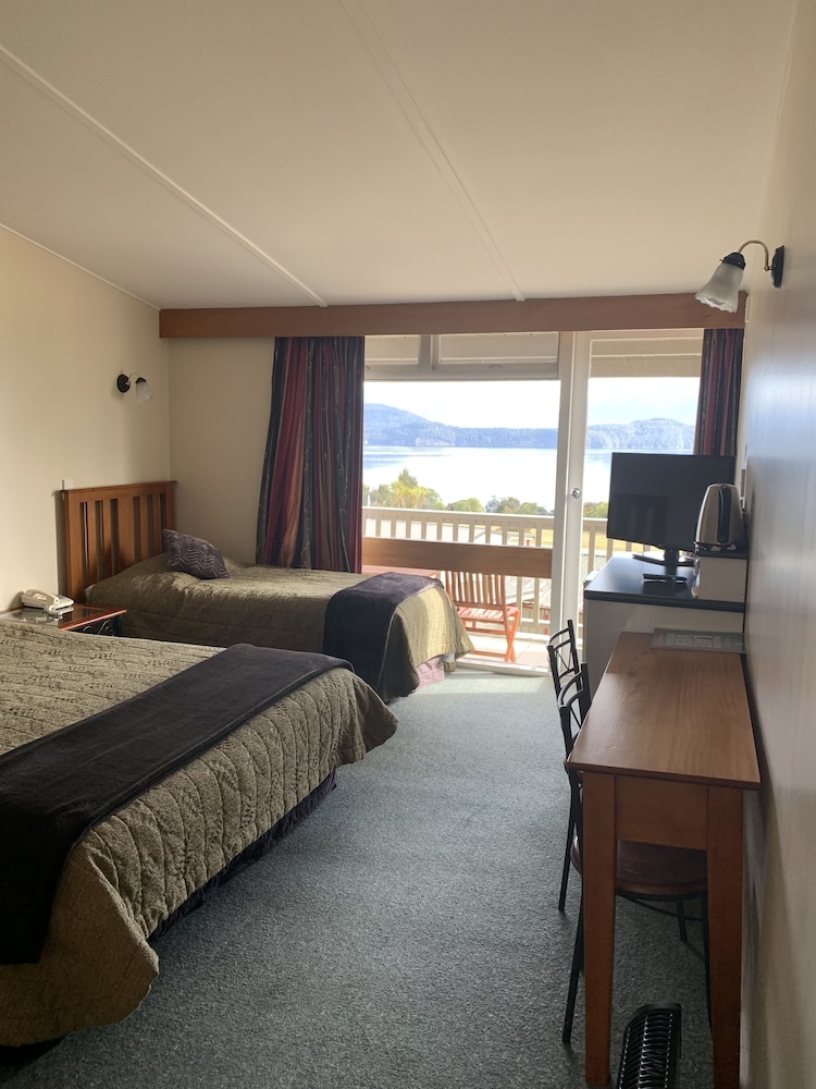 Deluxe Studio King Twin - Lakeview