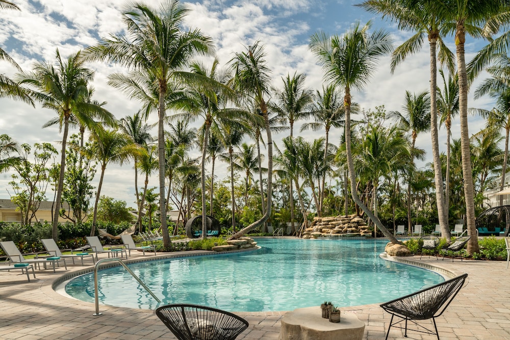 Room, 1 King Bed, Accessible, Poolside (malecon)