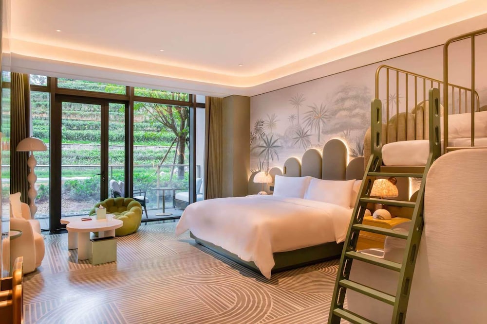 Family Room, Multiple Beds, Balcony, Mountain View
