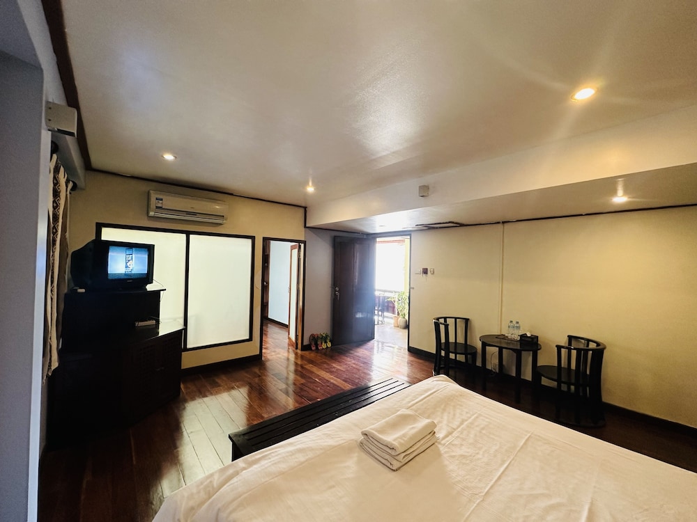 Deluxe Double Room - Photo 30