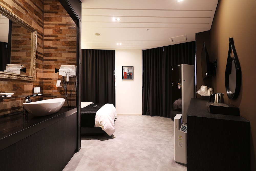 Deluxe Double Room (No Breakfast) - Photo 3