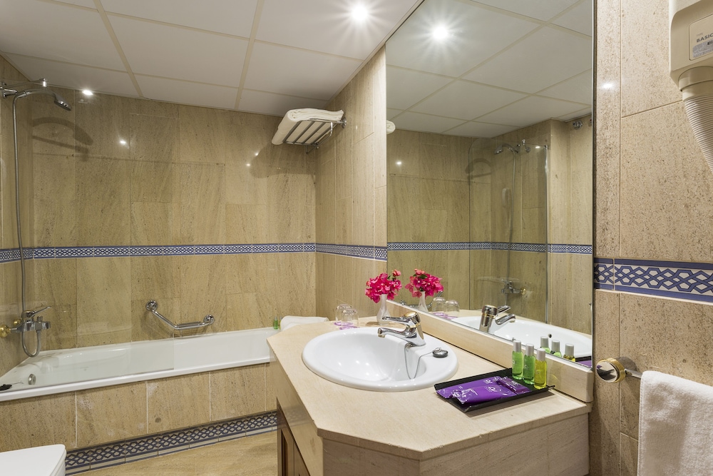 Double Room - Photo 5