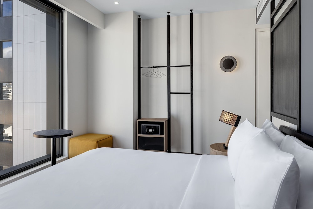 Urban, Room, 1 King Bed, City View - Photo 4