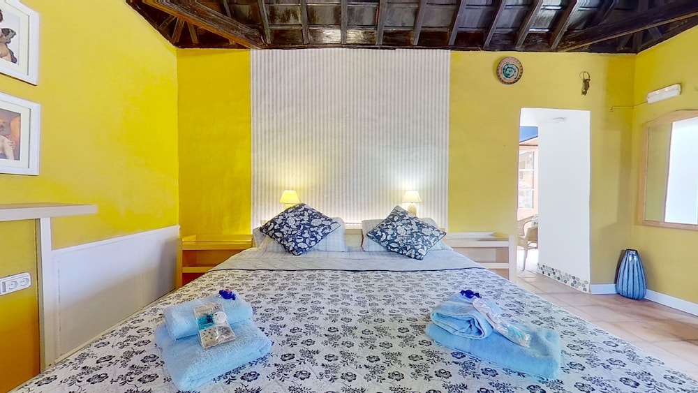 Deluxe House, 1 King Bed, Refrigerator & Microwave, Pool View