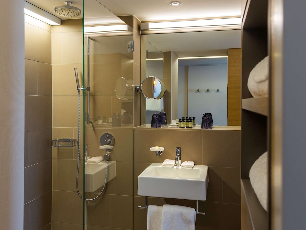 Deluxe Twin Room, 1 Double Bed thumbnail 6