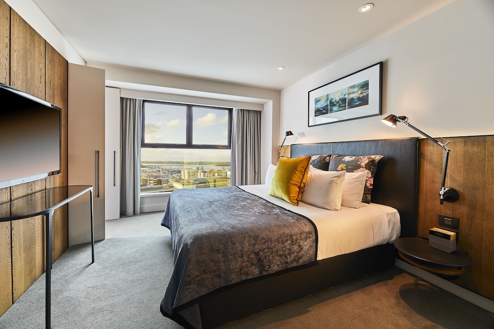 Grand Deluxe Harbour View Suite - Photo 4