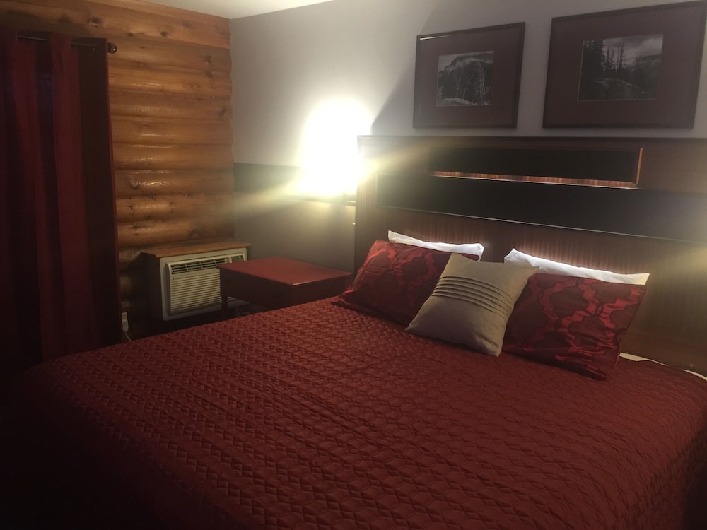 Standard Suite, 1 King Bed, Non Smoking, Jetted Tub photo 1