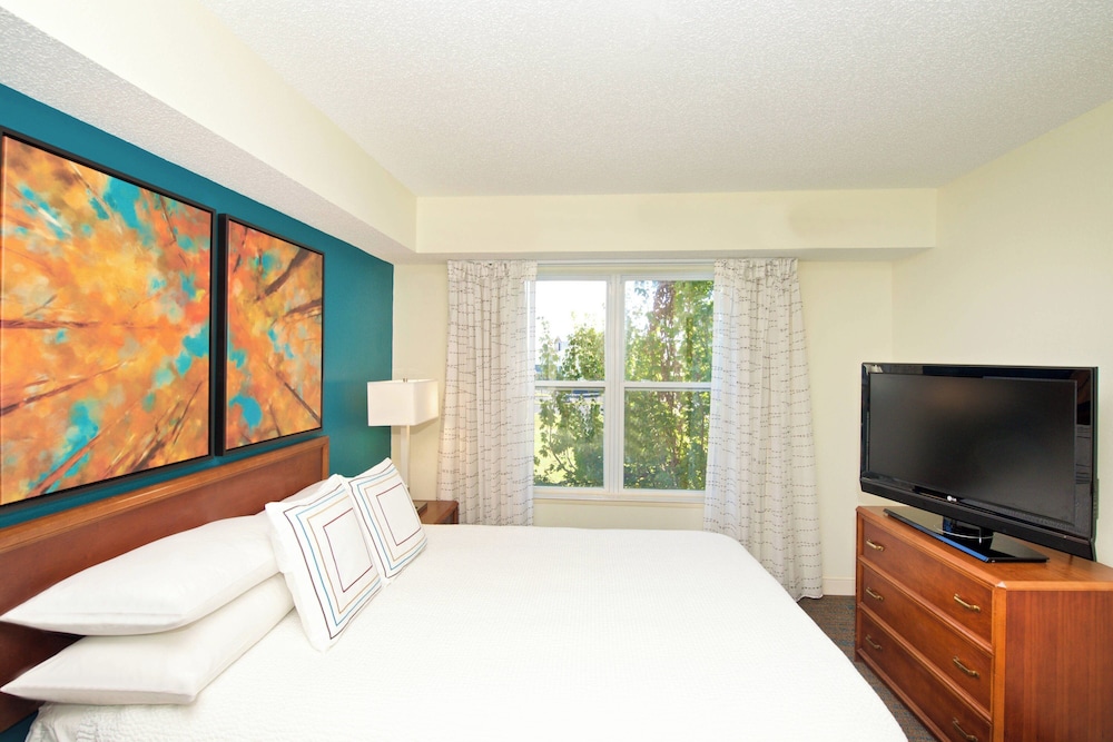 Suite, 2 Bedrooms (Mobility Accessible, Tub) photo 2