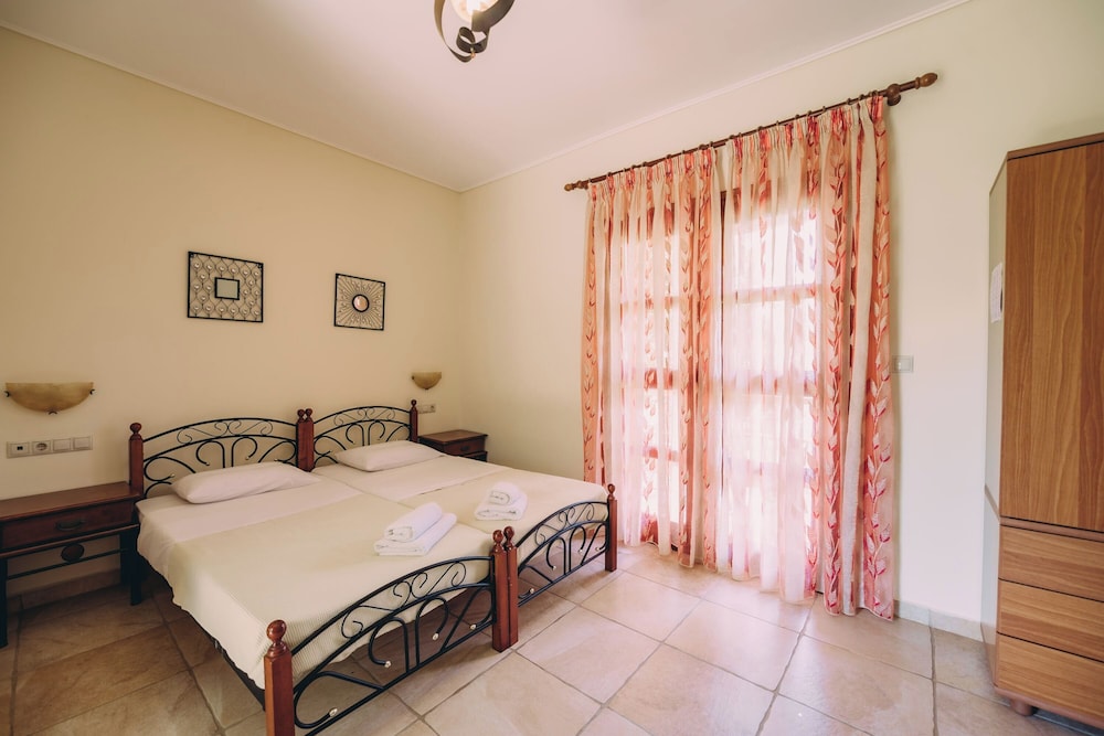 Family Apartment, 1 Bedroom (Trikalioti'S Lush Estate Apt) photo 3