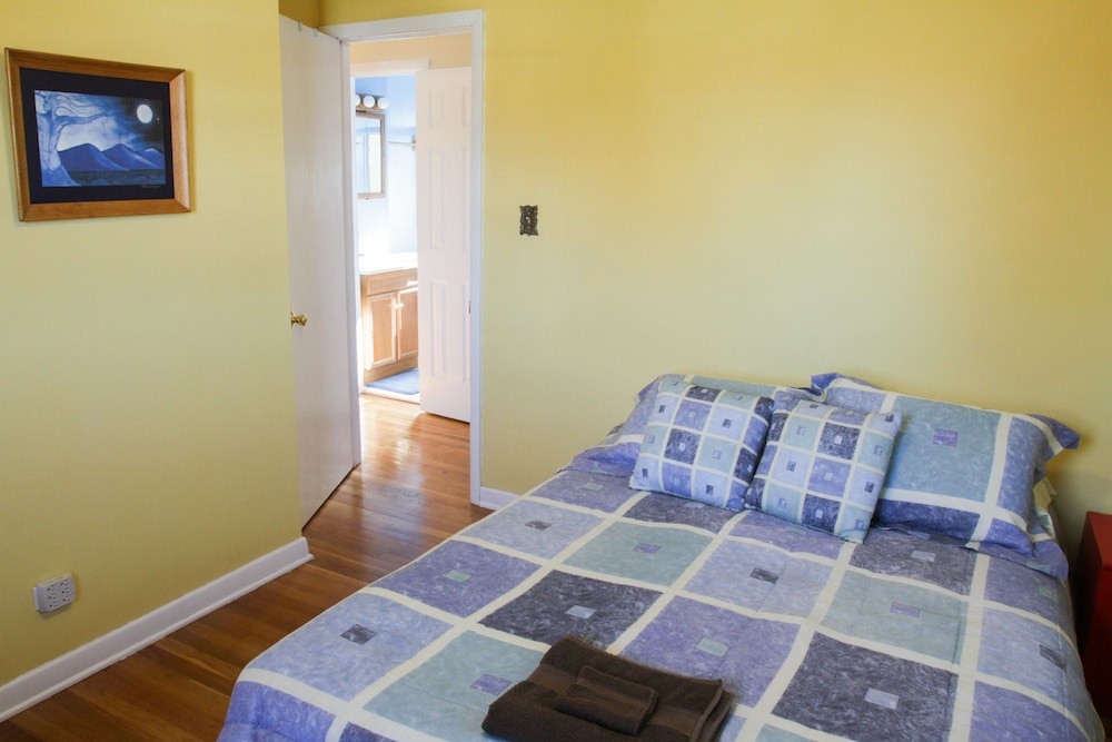 Room, 1 Queen Bed photo 2