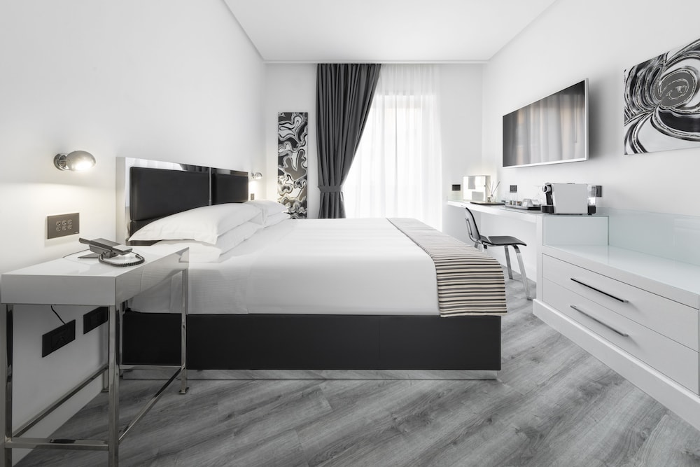 Superior Double or Twin Room - Photo 3