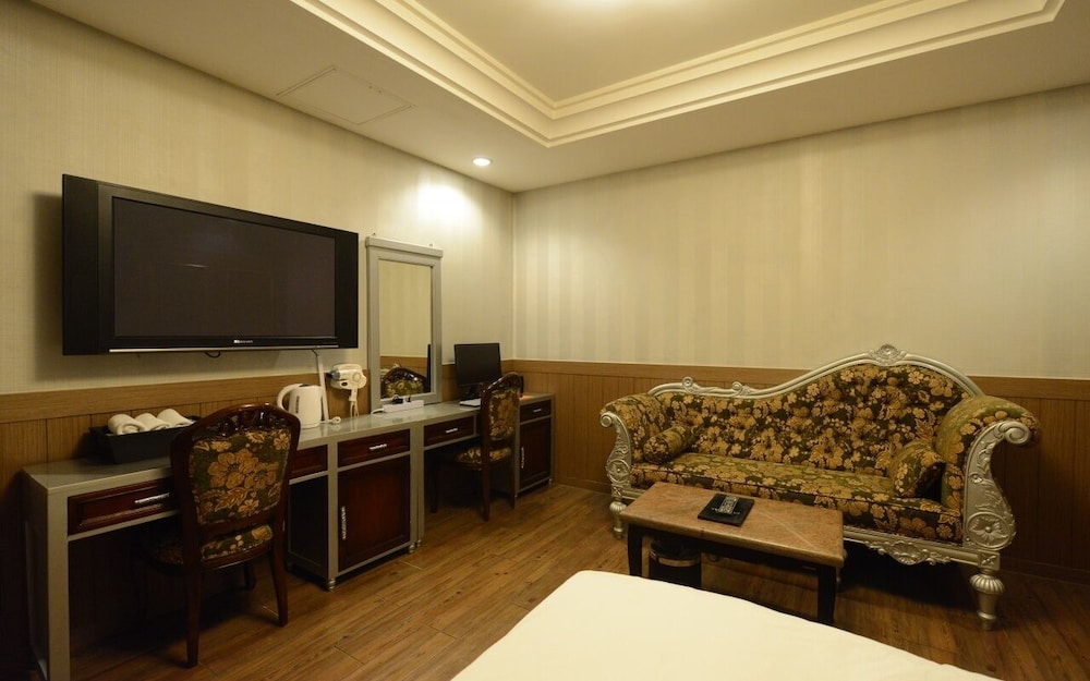 Suite Twin Room photo 2