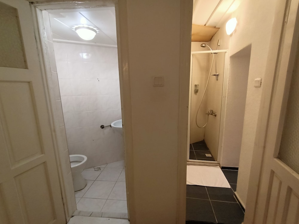 Family Room, Private Bathroom photo 3