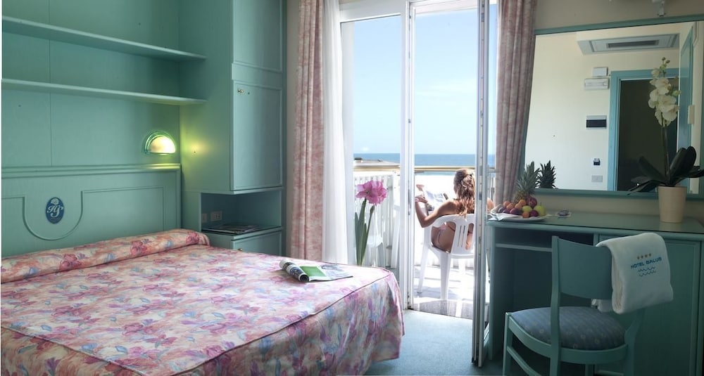 Classic Double or Twin Room, Balcony, Partial Sea View - Photo 7
