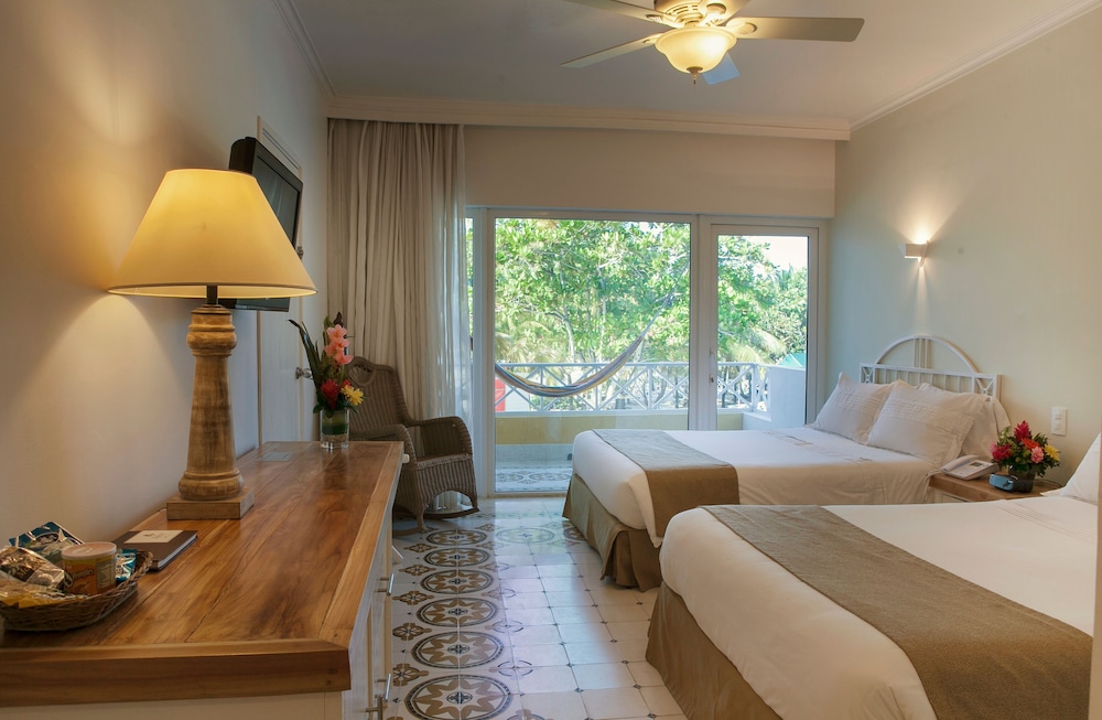 Superior Room, 2 Double Beds, Garden View - Photo 4
