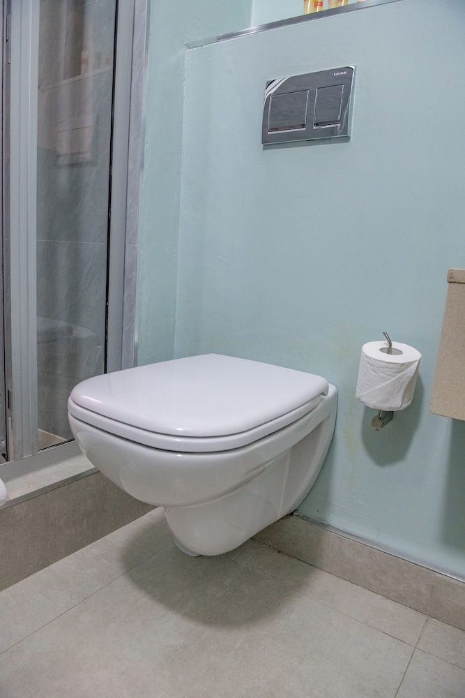 Standard Twin Room - Photo 10