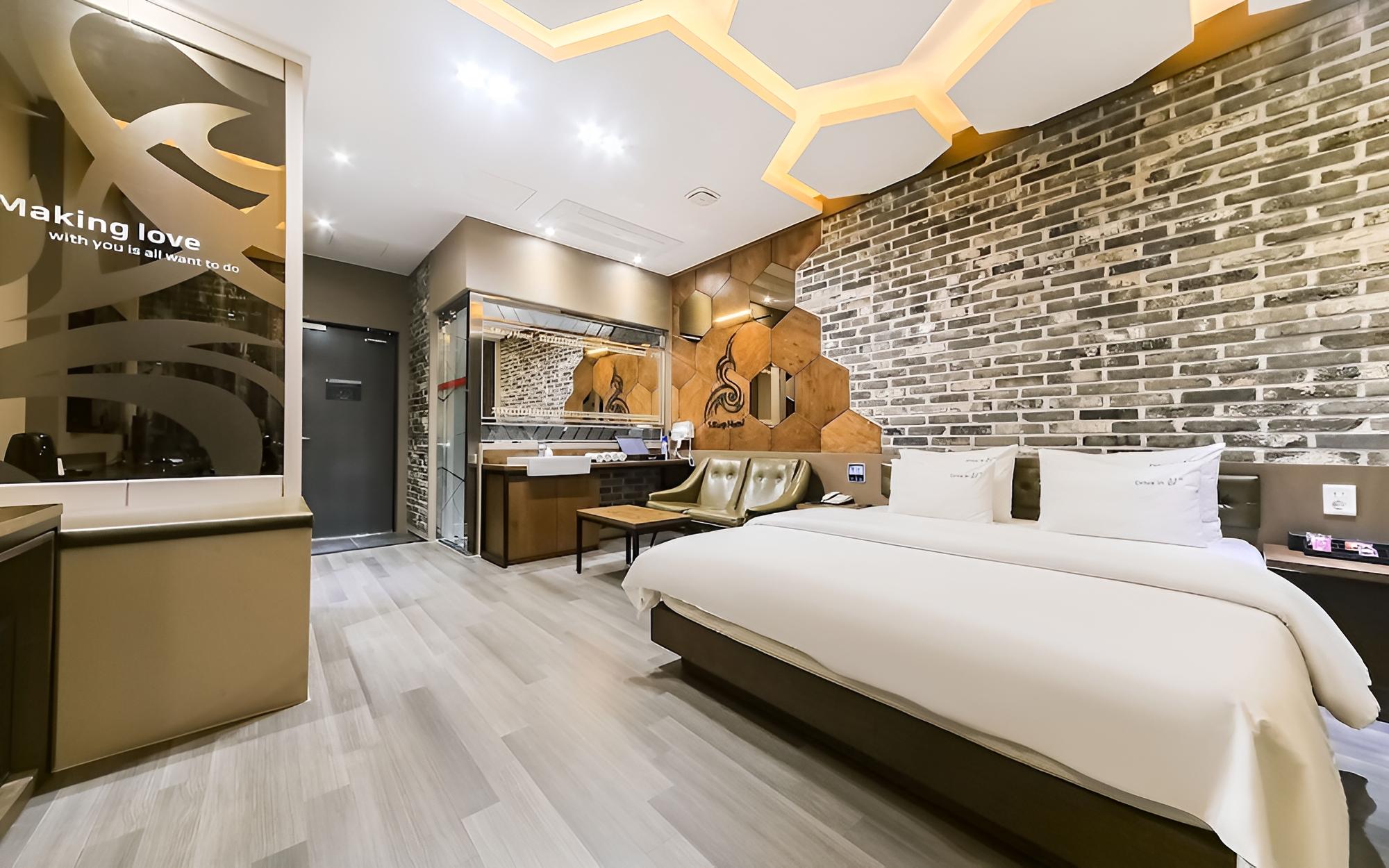 Room (Deluxe 1 room 1 parking/Luxury beddin) - Photo 3