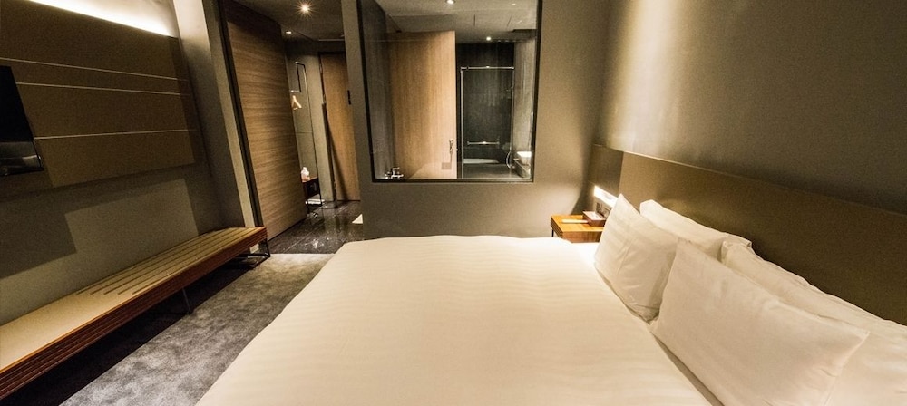 Elite Double Room, 1 King Bed - Does not provide disposable amenities photo 2
