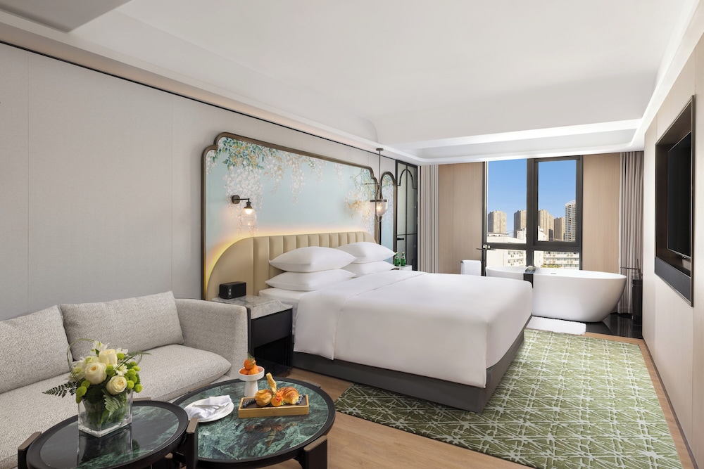 Premier Double Room, 1 King Bed, Private Bathroom, City View