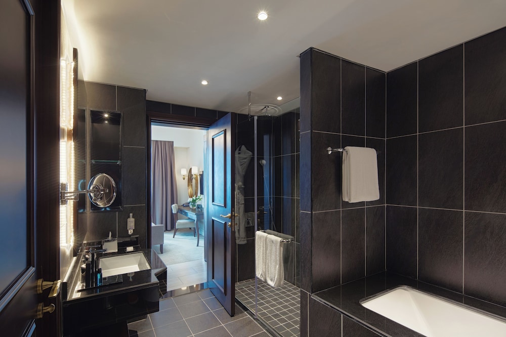 Superior Suite - Private Beach, Infinity Pool, Lazy River & Kids Club Access