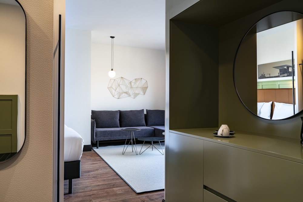 Junior Suite (Guggenheim View, Single Use) - Photo 9
