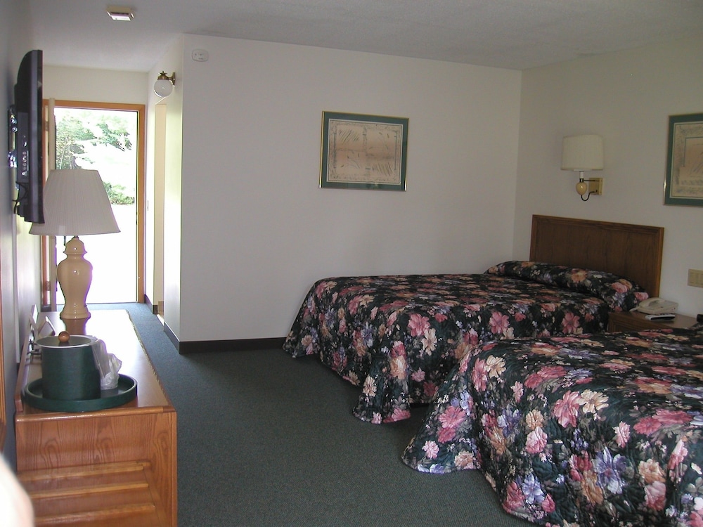 Deluxe Room, 2 Queen Beds (Front View) photo 3