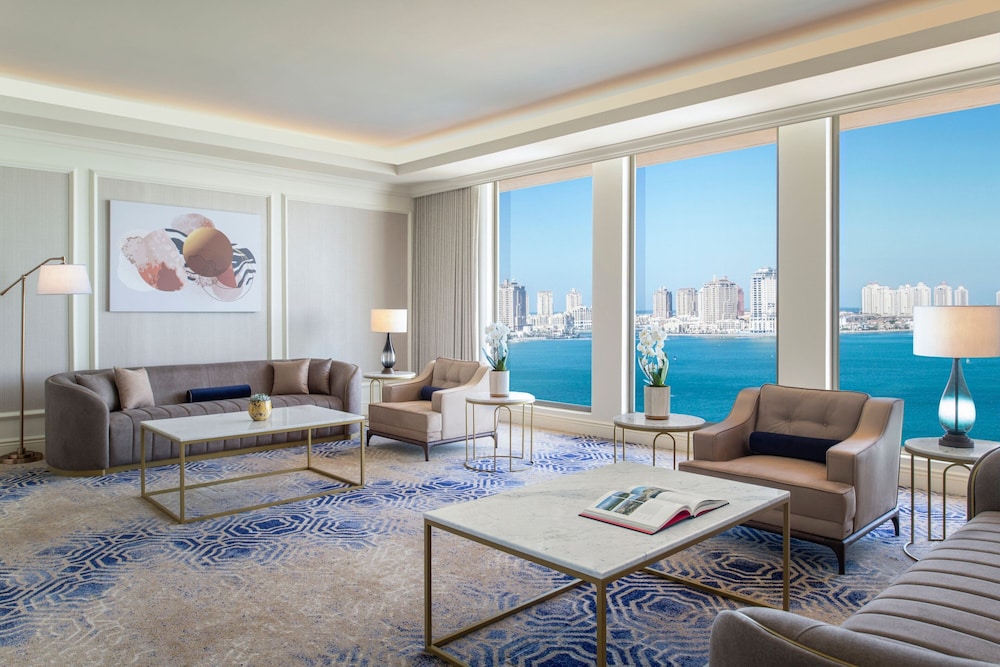 Empire Suite - Photo 1
