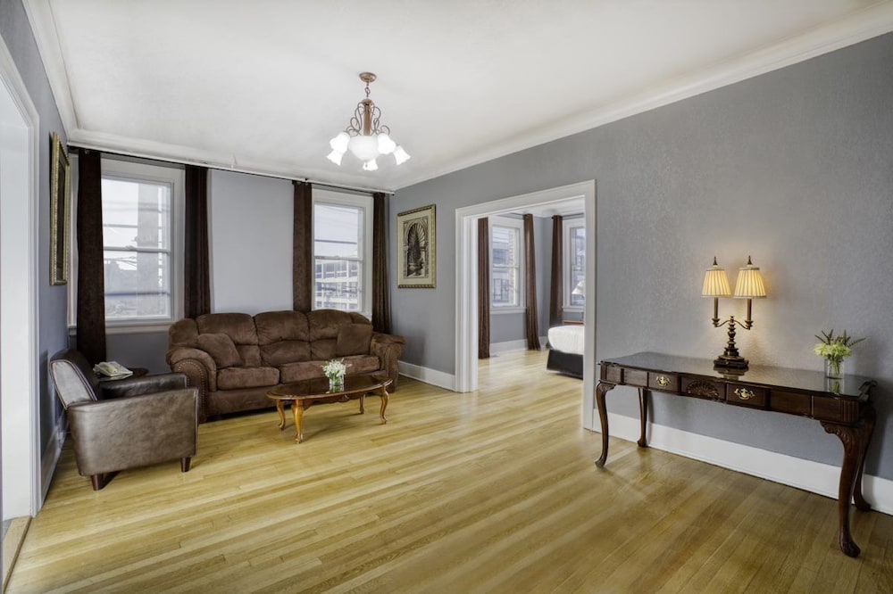 Suite, 1 King Bed (Queen Anne) - Photo 7