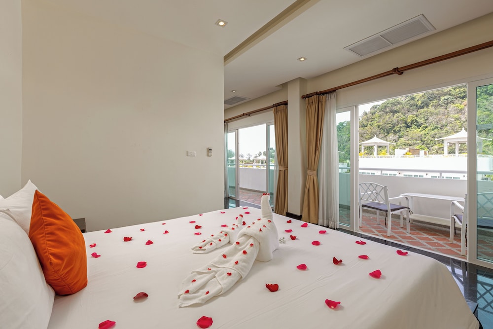 One Bedroom Penthouse Suite with Rooftop Jacuzzi - Photo 6