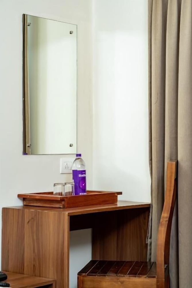 Deluxe Room, City View - Photo 6