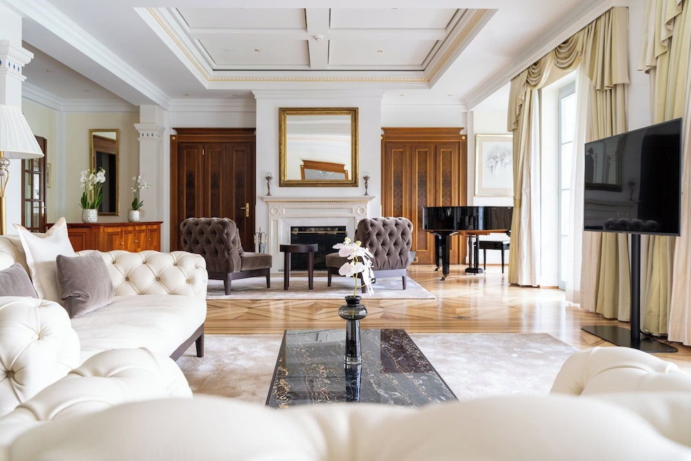 Royal Suite photo 2