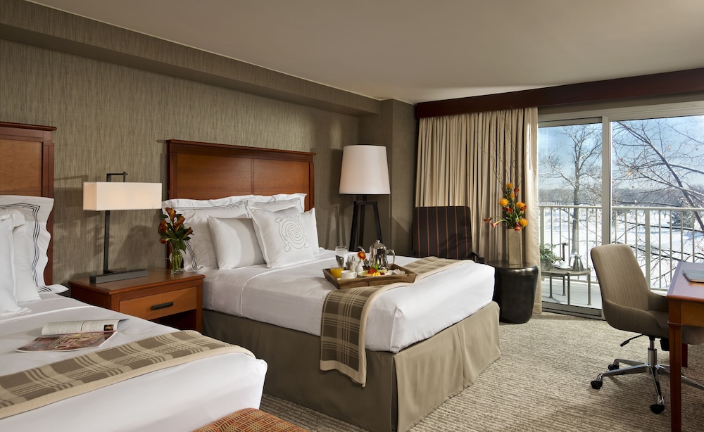 Standard Room, 2 Queen Beds - Photo 1