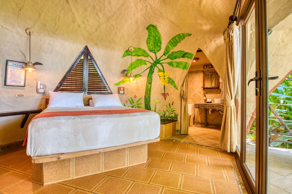 Bungalow, 1 King Bed, Ocean View, Beachfront photo 1