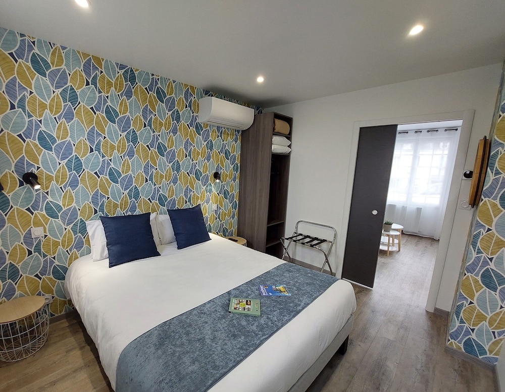 Family Studio, 1 Queen Bed With Sofa Bed